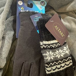 (2) pair women’s gloves.